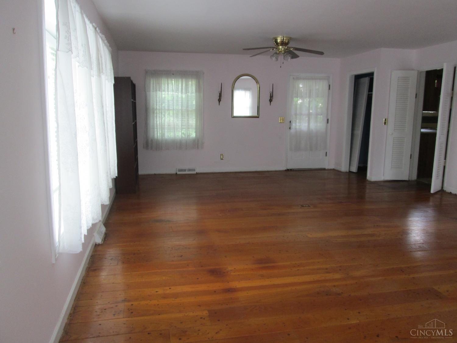325 Reily Road Wyoming, OH 45215 - Photo 11 of 44