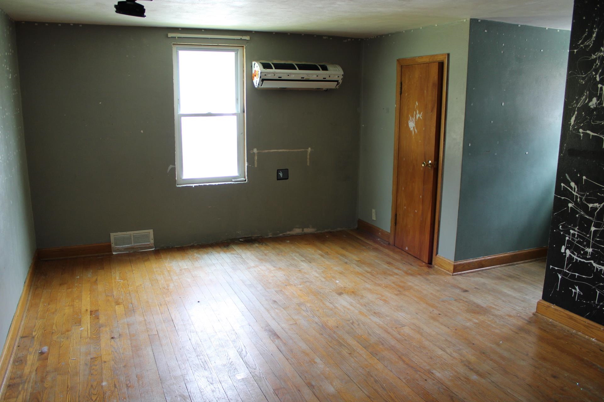 212 Highview Avenue Shawano, WI 54166 - Photo 2 of 21