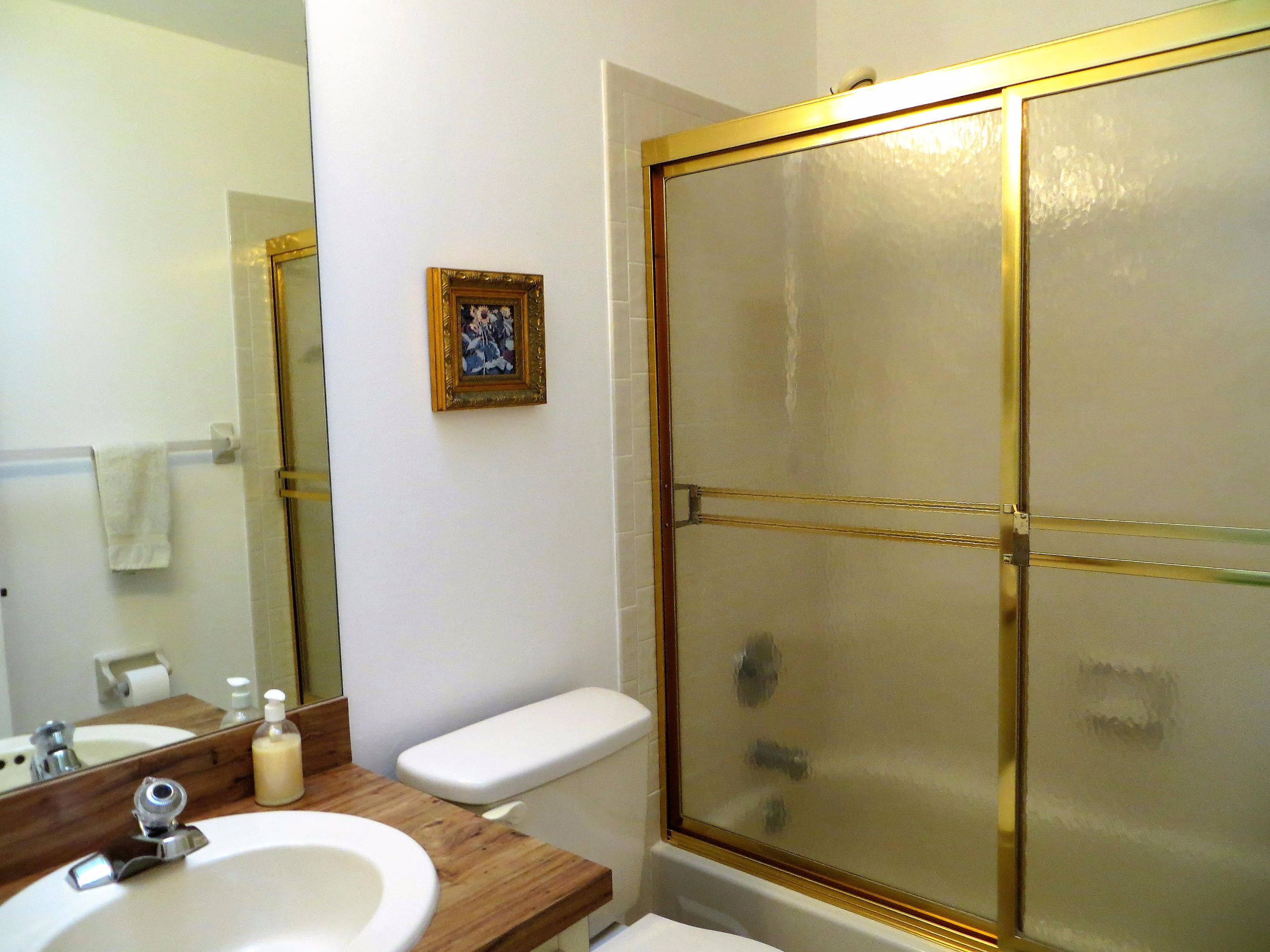 7 Ridge Pointe Drive, Unit E Boynton Beach, FL 33435 - Photo 26 of 30 Guest Bathroom
