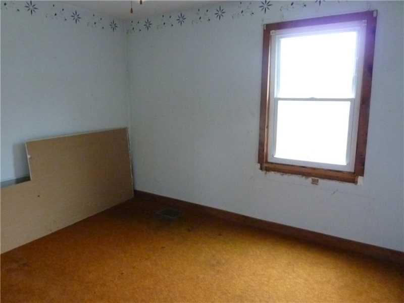 209 Castner Road Waldoboro, ME 04572 - Photo 8 of 12 Bedroom.