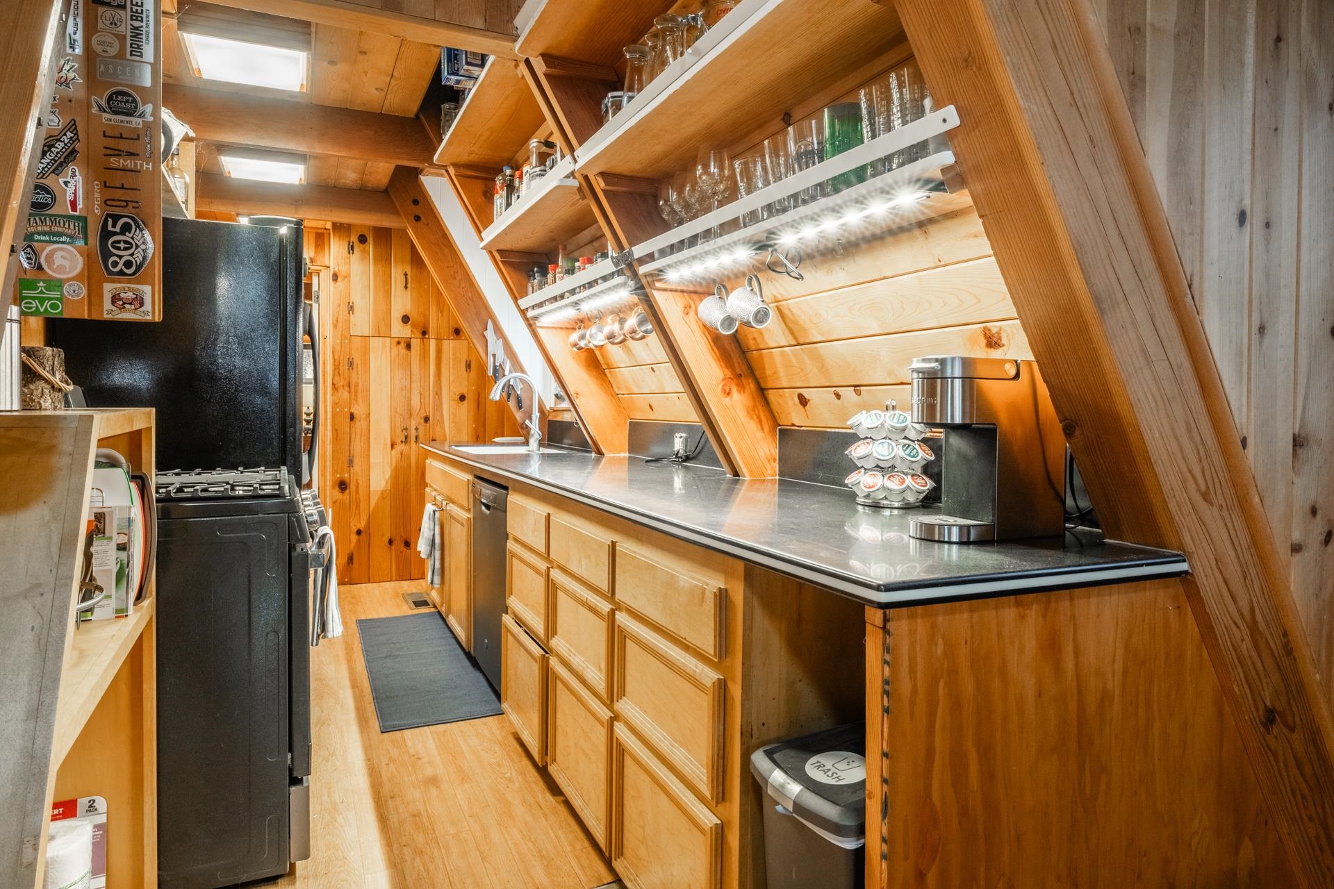 207 Joaquin Road Mammoth Lakes, CA 93546 - Photo 14 of 37