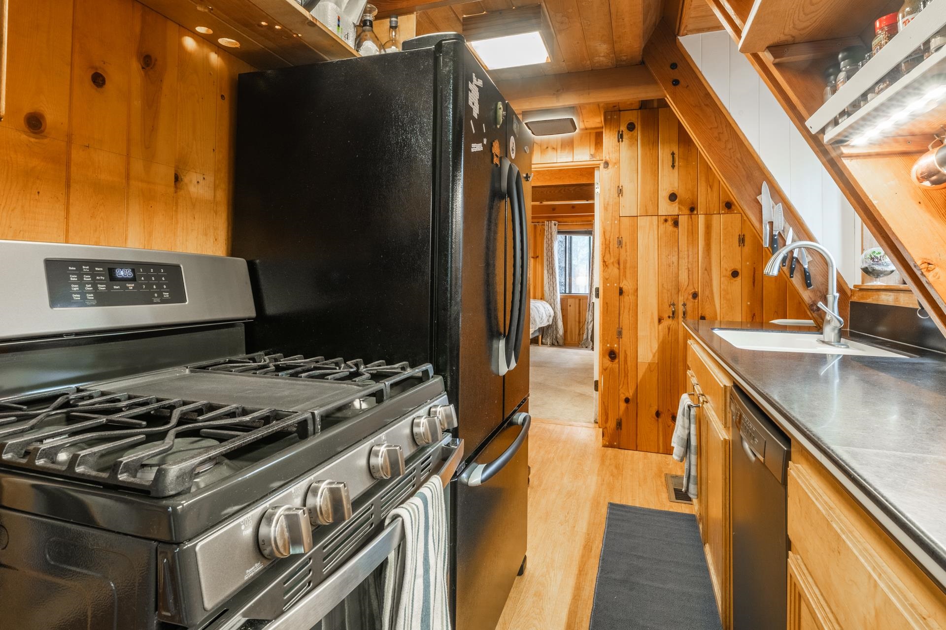 207 Joaquin Road Mammoth Lakes, CA 93546 - Photo 15 of 37