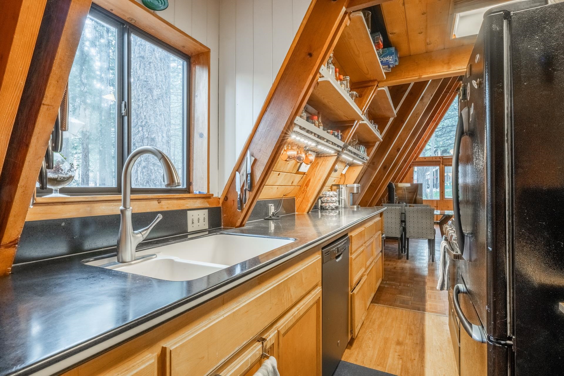 207 Joaquin Road Mammoth Lakes, CA 93546 - Photo 16 of 37