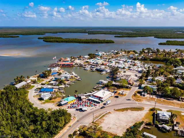 $899,500 | 366 Angler Drive, Unit 1602, Goodland, FL 34140