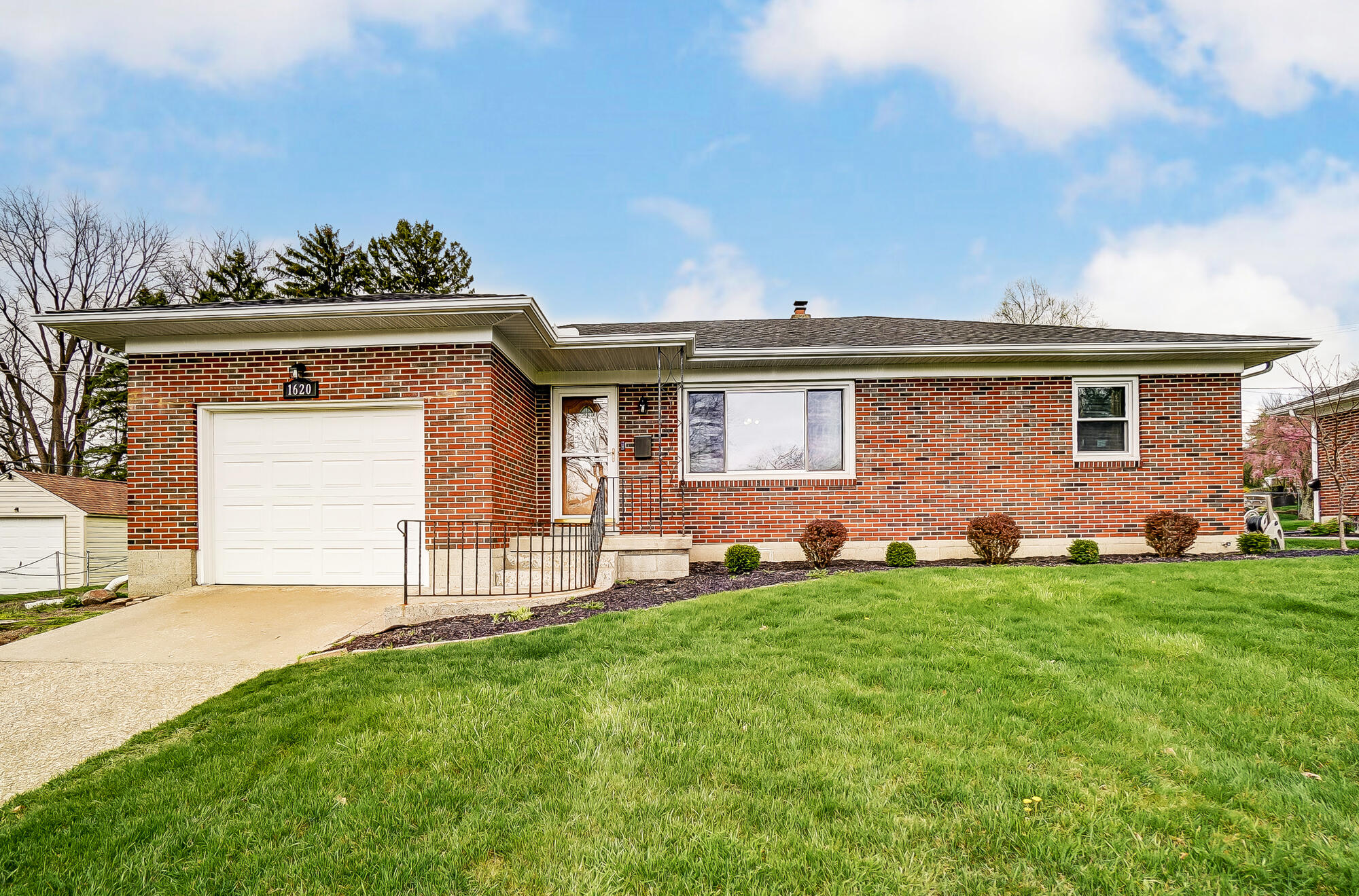 1620 Northgate Road Springfield, OH 45504 - Photo 1 of 37 Gallery Image 1
