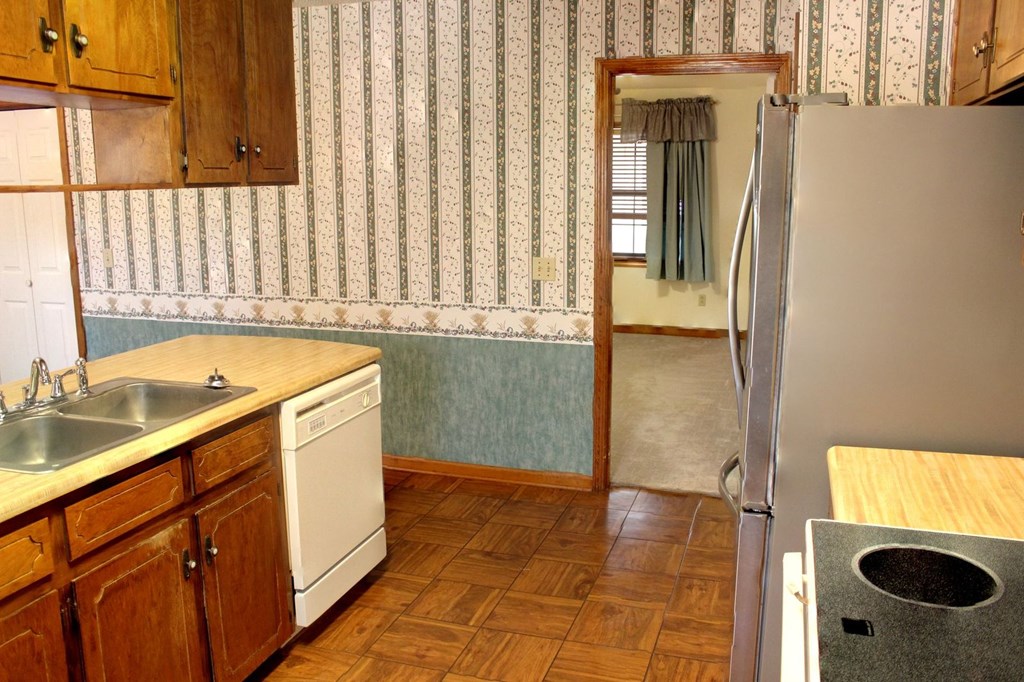 907 Lee Boy Road Newton, AL 36352 - Photo 6 of 17 Kitchen