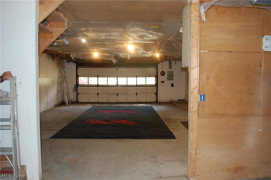 5212 Snow Road Cleveland, OH 44134 - Photo 8 of 35