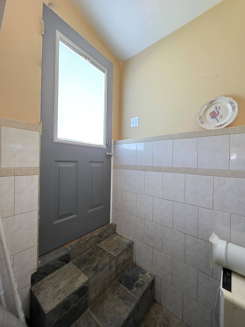 38433 North 5th Avenue Spring Grove, IL 60081 - Photo 35 of 44 a bathroom with a window
