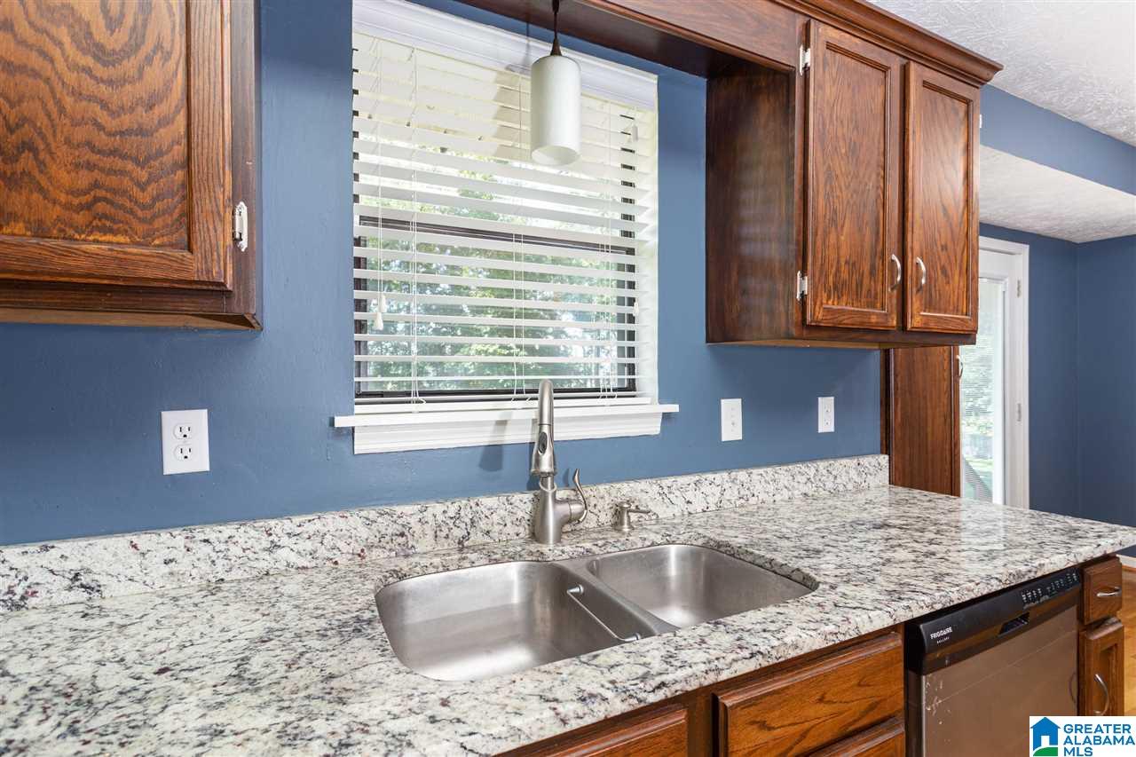 4421 Mayfair Road Anniston, AL 36207 - Photo 9 of 35