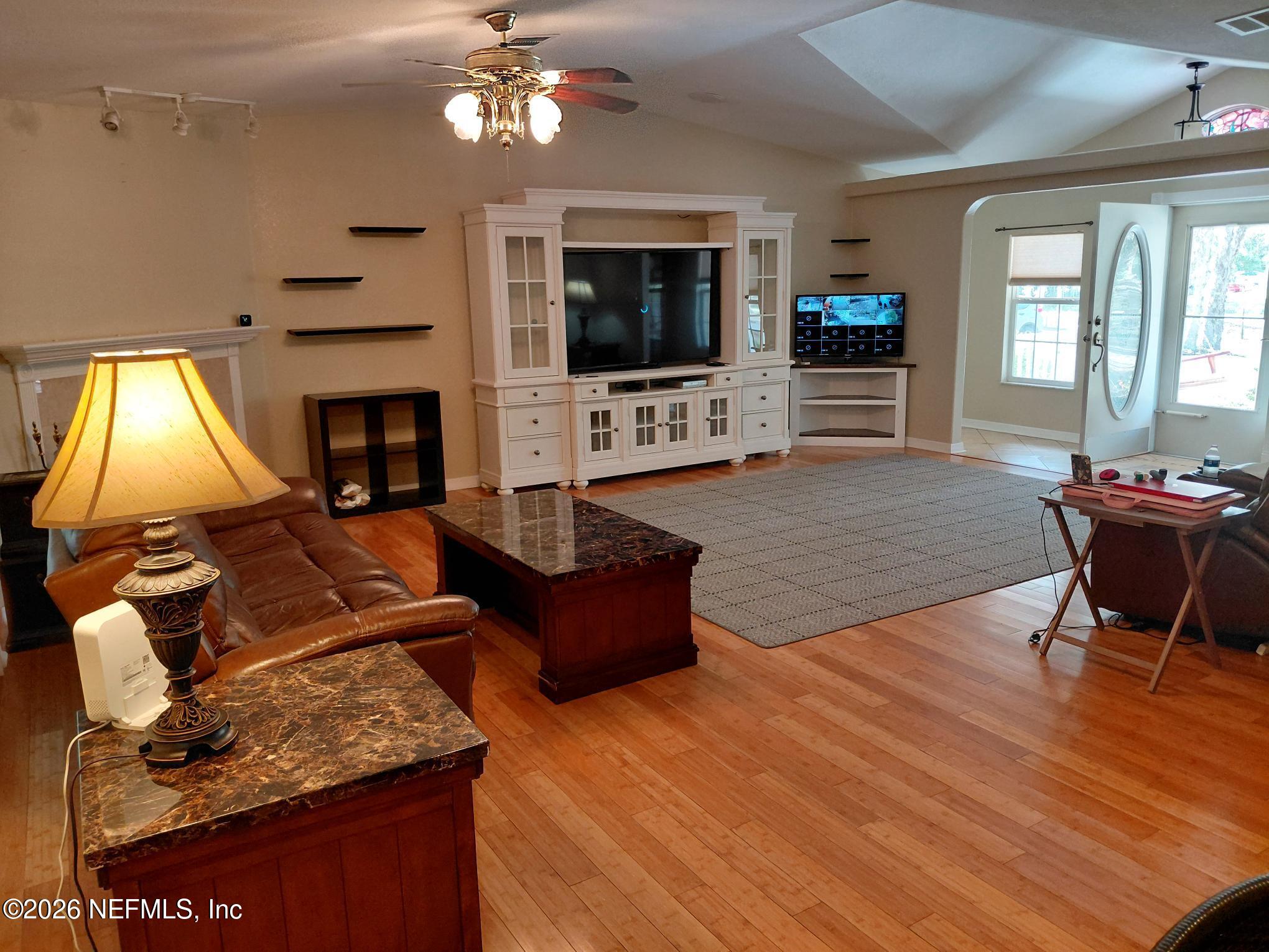 118 Robin Road Pomona Park, FL 32181 - Photo 13 of 40 118 Living Rm. 2