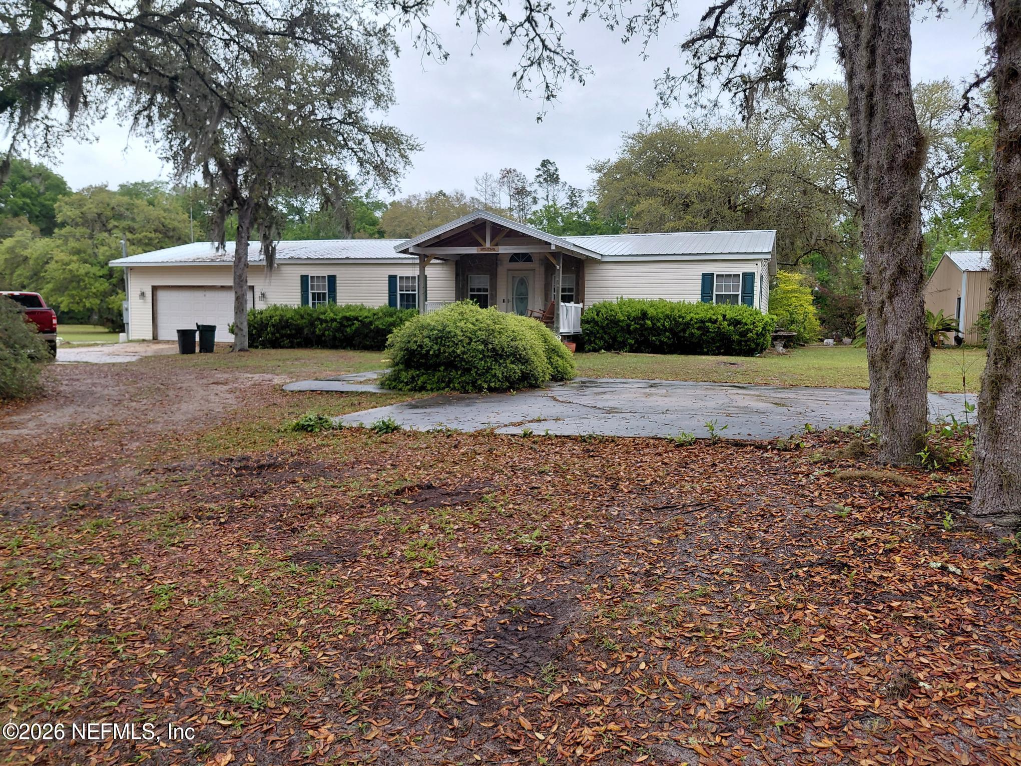 118 Robin Road Pomona Park, FL 32181 - Photo 3 of 40 118 Front 2