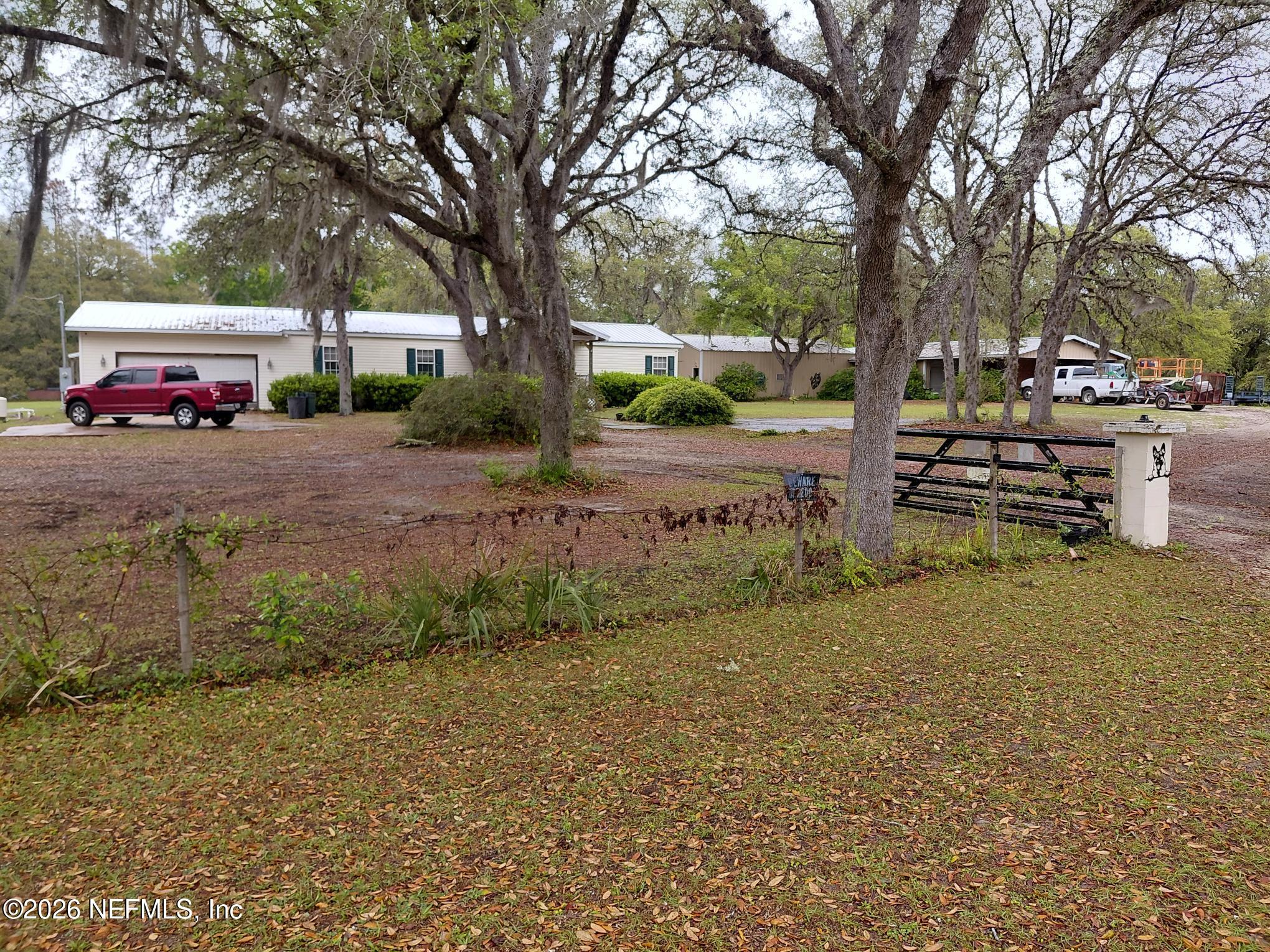 118 Robin Road Pomona Park, FL 32181 - Photo 4 of 40 118 Front