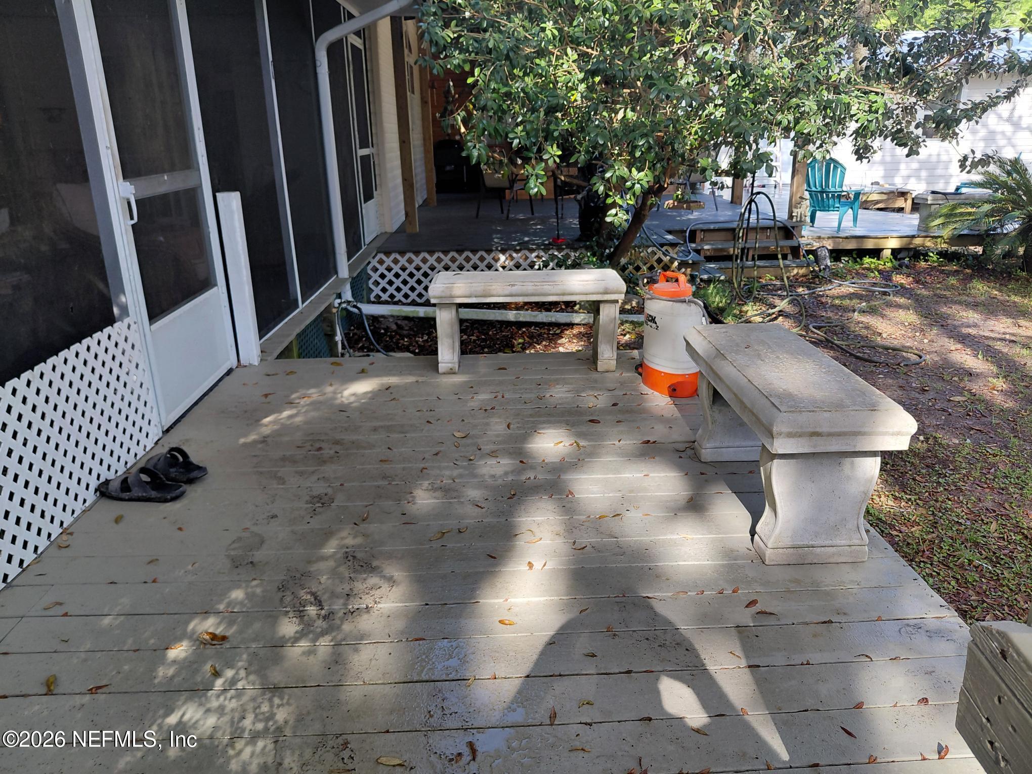 118 Robin Road Pomona Park, FL 32181 - Photo 10 of 40 118 Deck