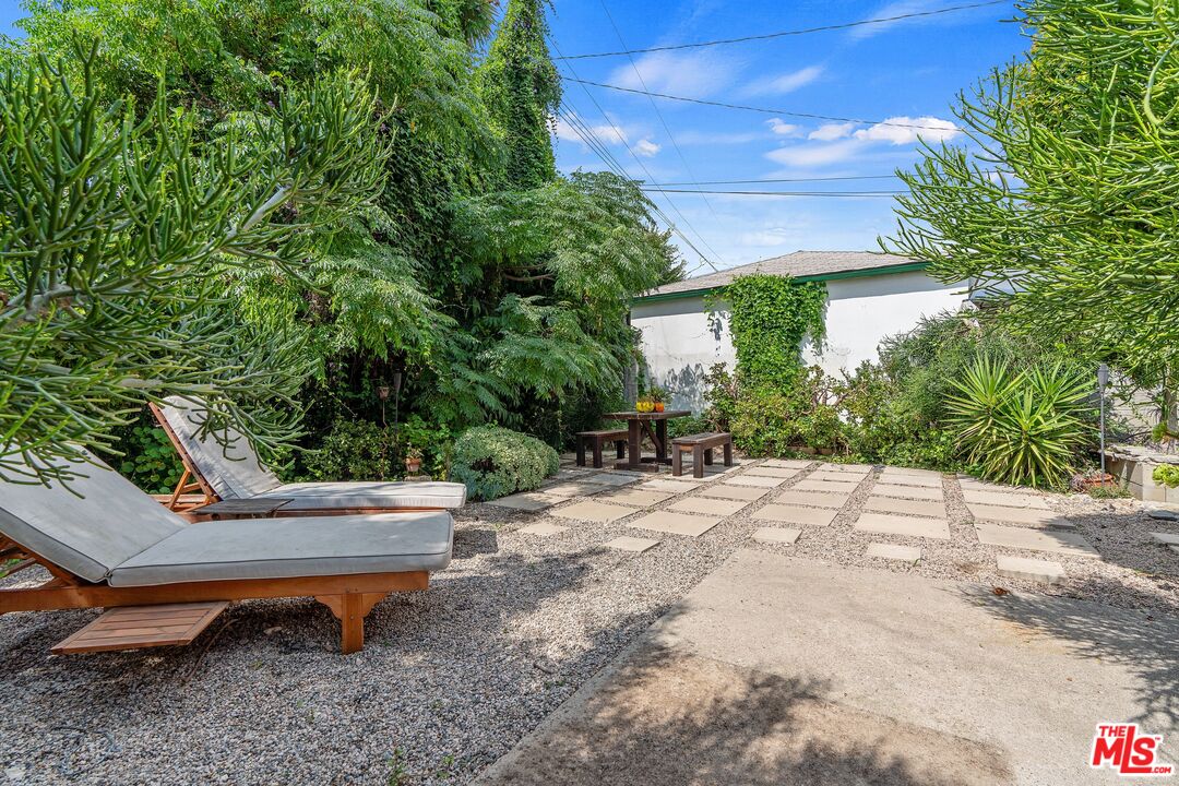 1585 Forest Avenue Pasadena, CA 91103 - Photo 23 of 28 a backyard of a house with table and chairs