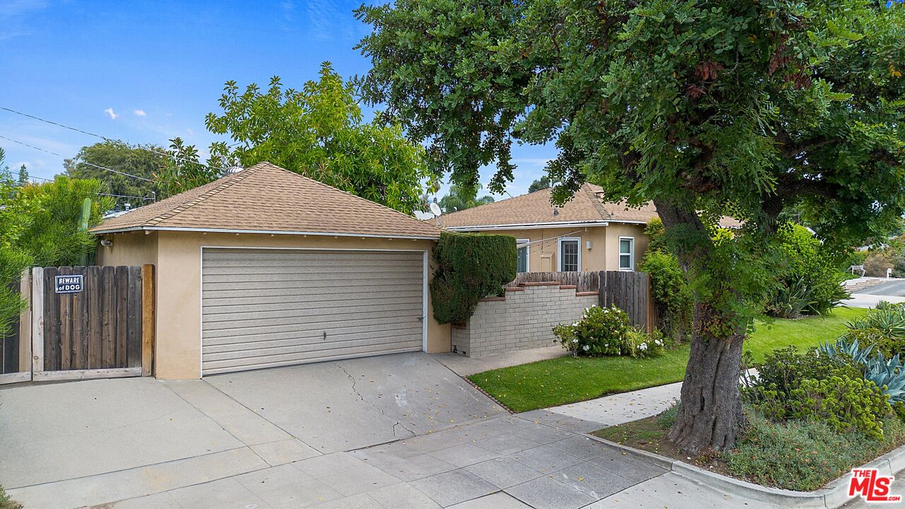 1585 Forest Avenue Pasadena, CA 91103 - Photo 24 of 28 a front view of a house with a garden