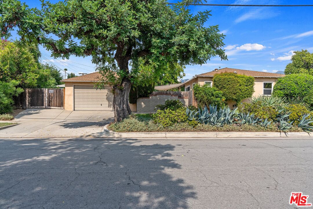 1585 Forest Avenue Pasadena, CA 91103 - Photo 25 of 28 a view of a house with a street
