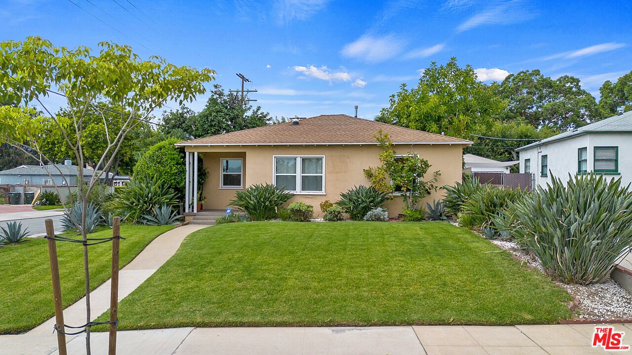 1585 Forest Avenue Pasadena, CA 91103 - Photo 28 of 28 a view of a house with a yard