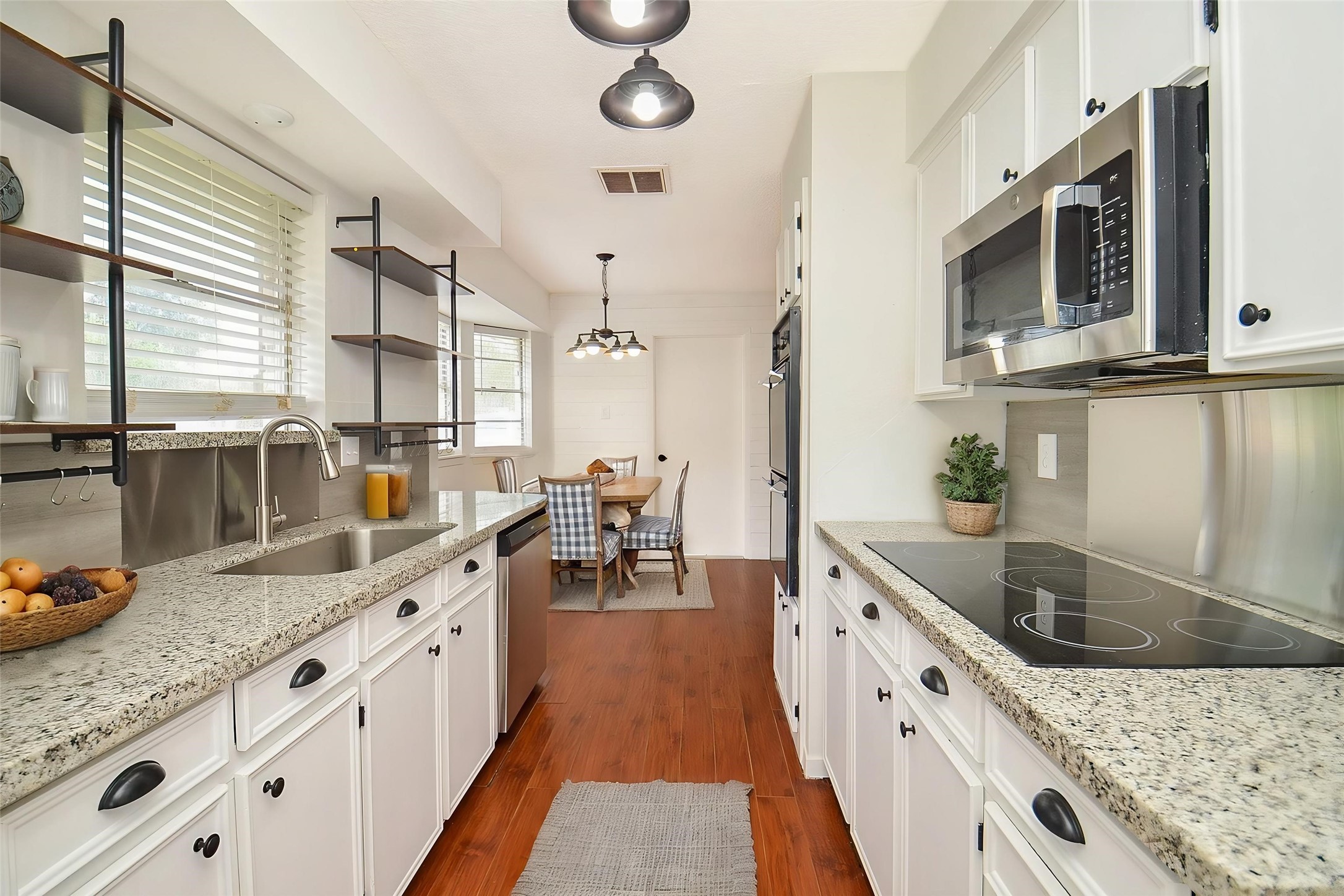 9014 Langfield Road Houston, TX 77040 - Photo 14 of 37 *Virtually staged to see the homes full potential*