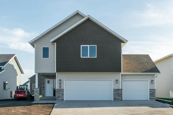 $409,173 | 6232 86th Avenue South, Horace, ND 58047