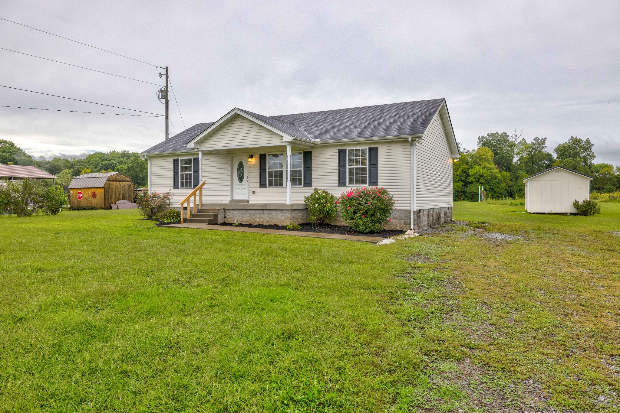 858 North Corinth Road Portland, TN 37148 - Photo 3 of 34 a front view of a house with garden