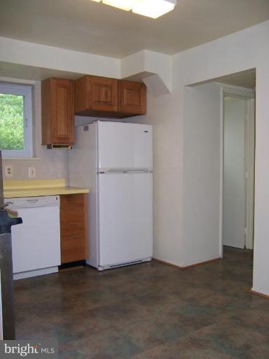 302 Sisson Street Silver Spring, MD 20902 - Photo 8 of 30 Large eat in table space kitchen