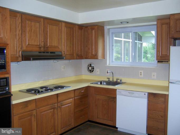 302 Sisson Street Silver Spring, MD 20902 - Photo 9 of 30 Kitchen #2
