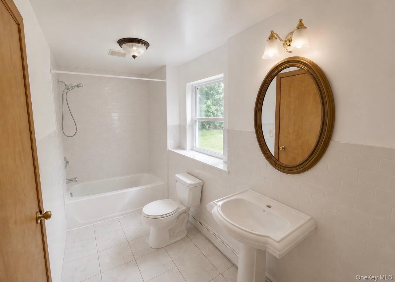 176 Spackenkill Road, Unit 1B Poughkeepsie, NY 12603 - Photo 4 of 7 a bathroom with a toilet a sink and a bathtub