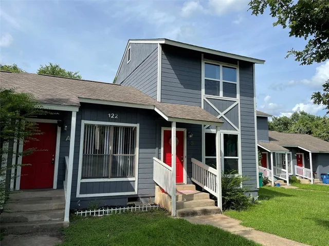 $999 | 122 Hillside Drive, Unit B, Elgin, TX 78621