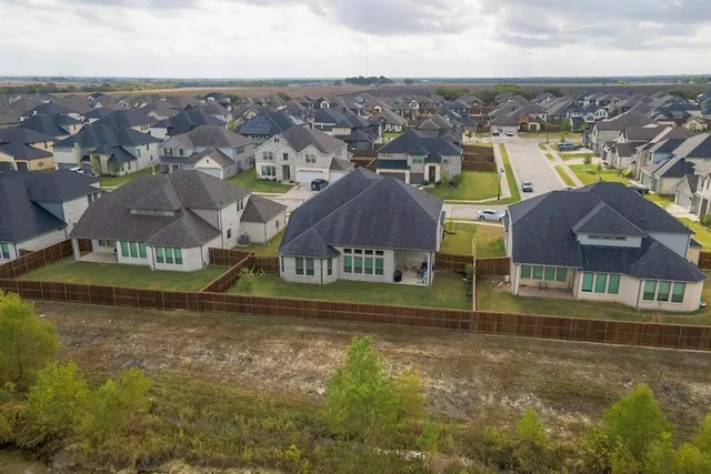 a view of a house with backyard and porch