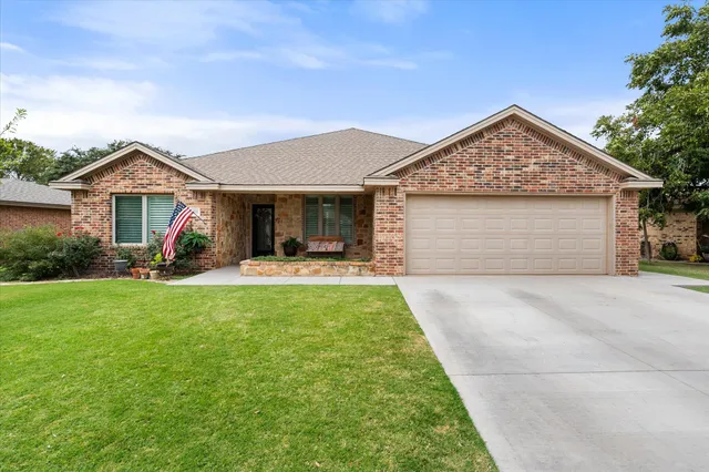 $399,000 | 1009 Dogwood Avenue, Idalou, TX 79329