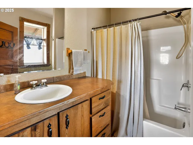 $579,900 | 50251 Bennett Lane, Baker City, OR 97814