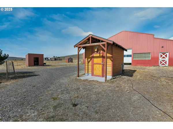 $559,900 | 50251 Bennett Lane, Baker City, OR 97814
