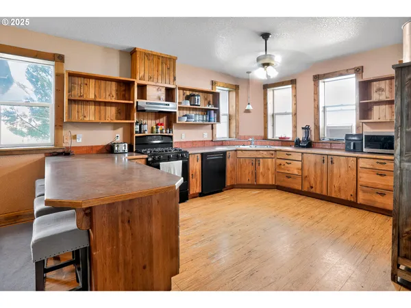 $559,900 | 50251 Bennett Lane, Baker City, OR 97814