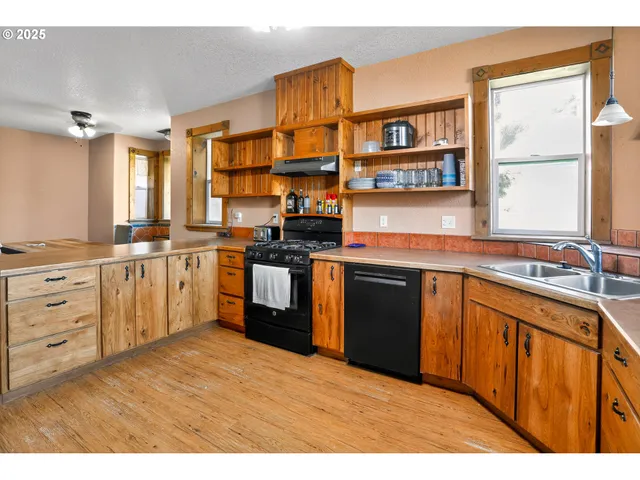 $579,900 | 50251 Bennett Lane, Baker City, OR 97814