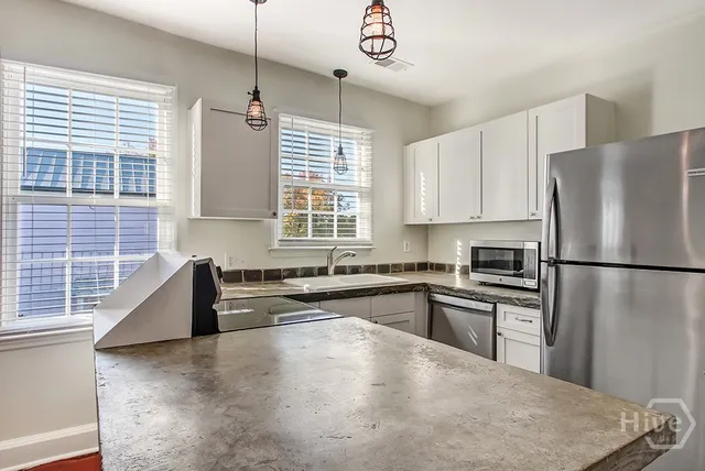 $1,800 | 303 West Henry Street, Unit B, Savannah, GA 31401