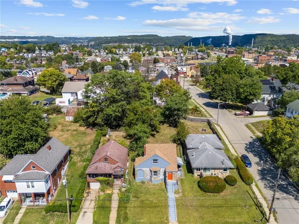 $1,500 | 505 Wylie Avenue, Clairton, PA 15025