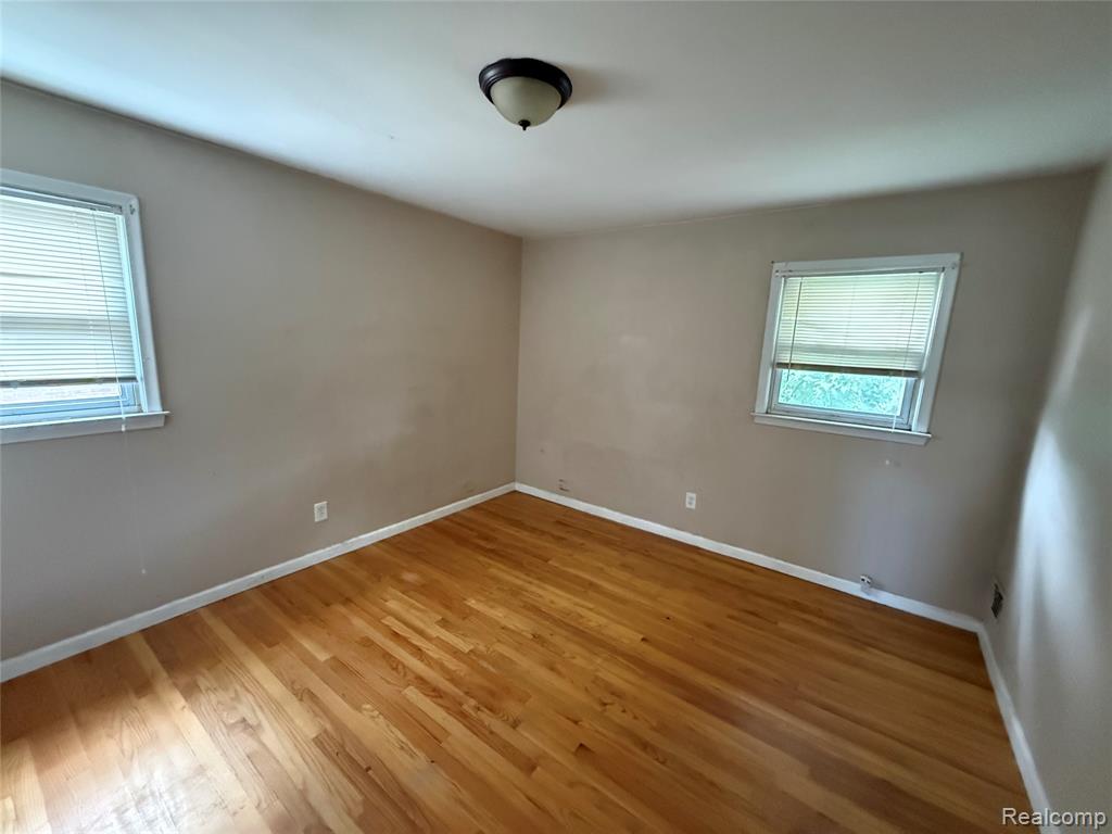 26745 Dover Redford, MI 48239 - Photo 10 of 12