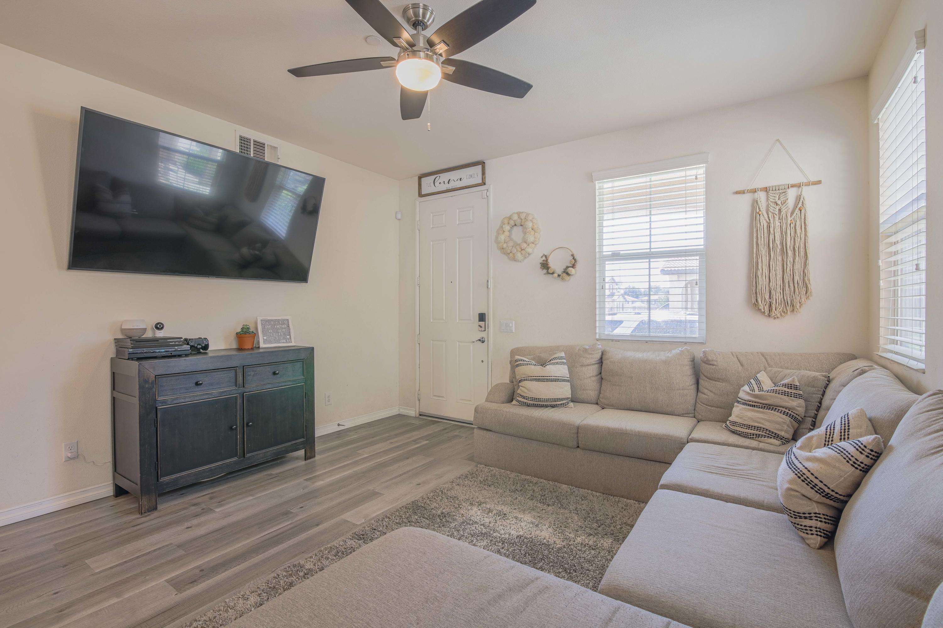 4359 Amanecer Drive Riverside, CA 92504 - Photo 3 of 19 Interior (2 of 14)
