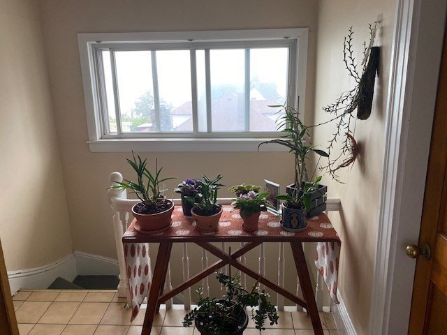 41 Harbor View Avenue Winthrop, MA 02152 - Photo 17 of 27 a dining room with furniture and flowers