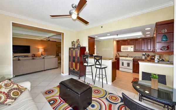 $10,000 | 1485 Gulf Of Mexico Drive, Unit 109, Longboat Key, FL 34228
