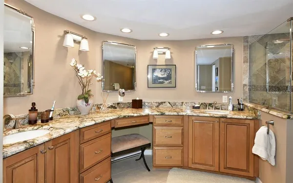 $10,000 | 1485 Gulf Of Mexico Drive, Unit 109, Longboat Key, FL 34228