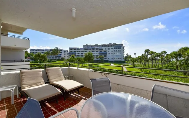 $10,000 | 1485 Gulf Of Mexico Drive, Unit 109, Longboat Key, FL 34228