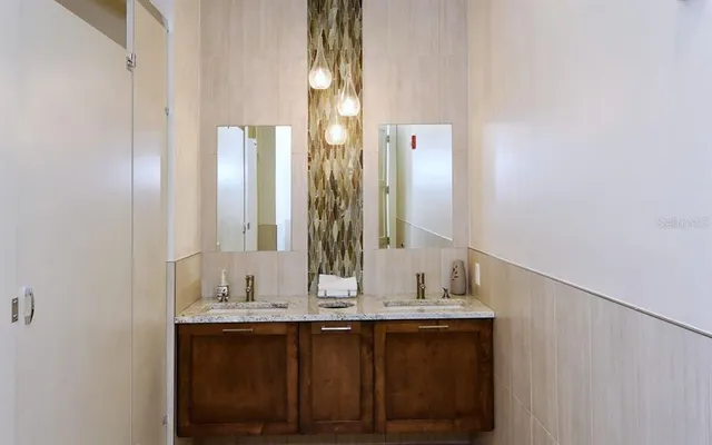 $10,000 | 1485 Gulf Of Mexico Drive, Unit 109, Longboat Key, FL 34228