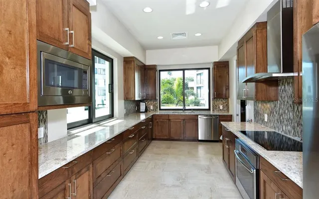 $10,000 | 1485 Gulf Of Mexico Drive, Unit 109, Longboat Key, FL 34228