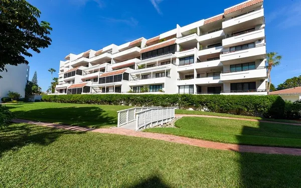 $10,000 | 1485 Gulf Of Mexico Drive, Unit 109, Longboat Key, FL 34228