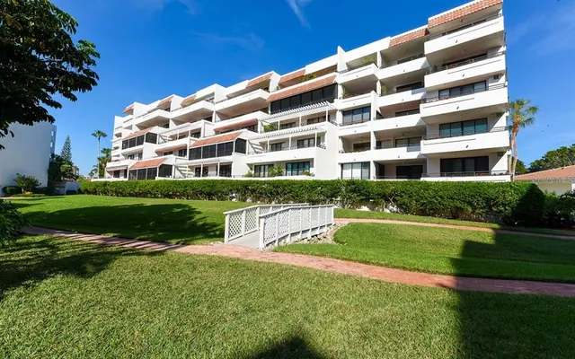 $10,000 | 1485 Gulf Of Mexico Drive, Unit 109, Longboat Key, FL 34228