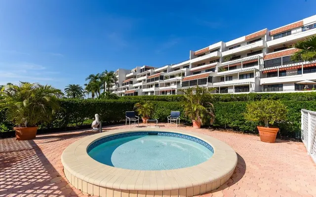 $10,000 | 1485 Gulf Of Mexico Drive, Unit 109, Longboat Key, FL 34228