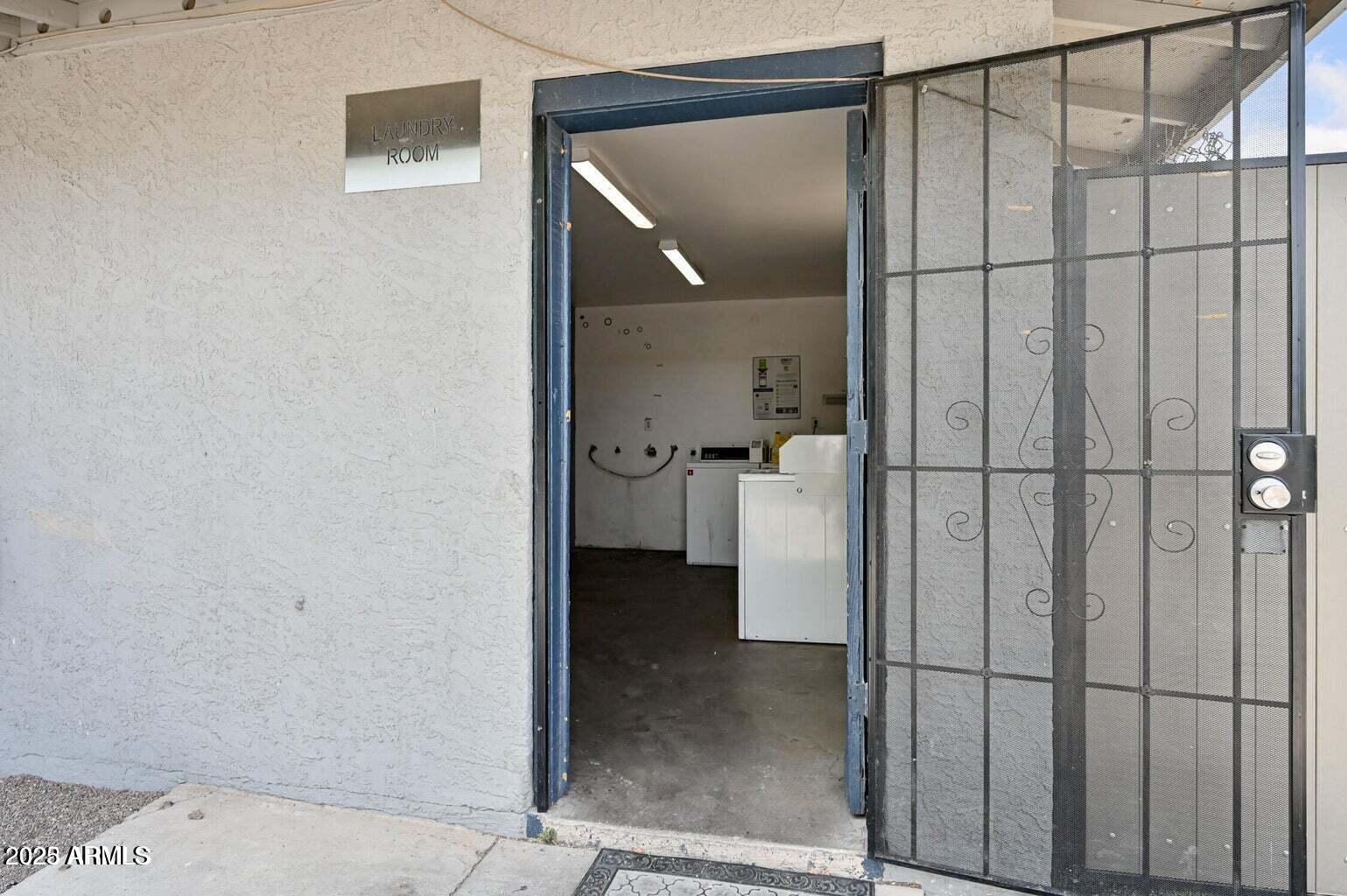 719 East Roeser Road, Unit 201 Phoenix, AZ 85040 - Photo 13 of 13 a view of a bathroom