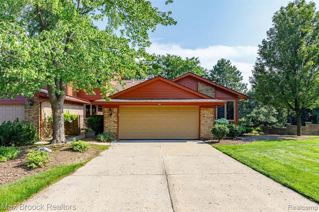 856 Green View Court Rochester Hills, MI 48307 - Photo 2 of 35