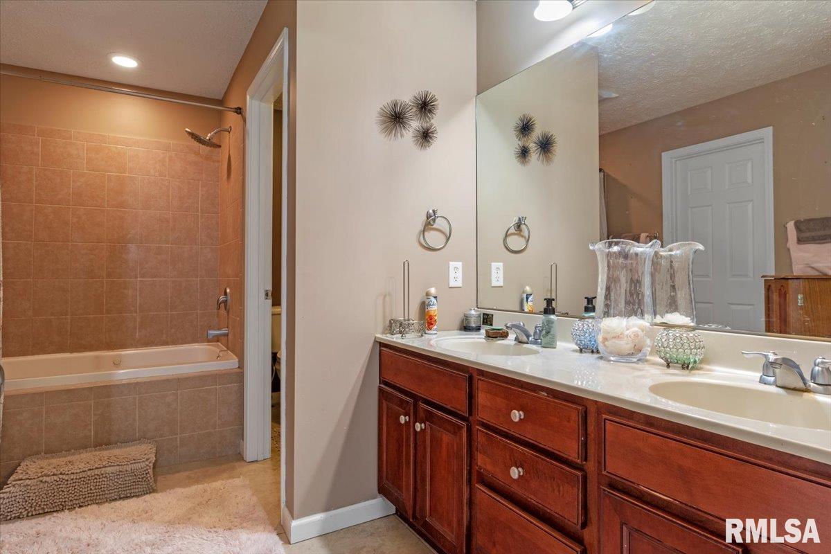 2909 Tanner Road Springfield, IL 62702 - Photo 18 of 39